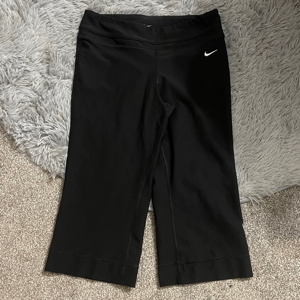 Nike dri-fit cropped capri athletic black shorts pants, small
